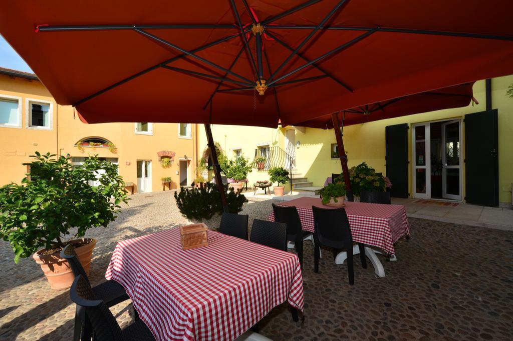 B&B Corte Barbieri Dolcè Exterior foto